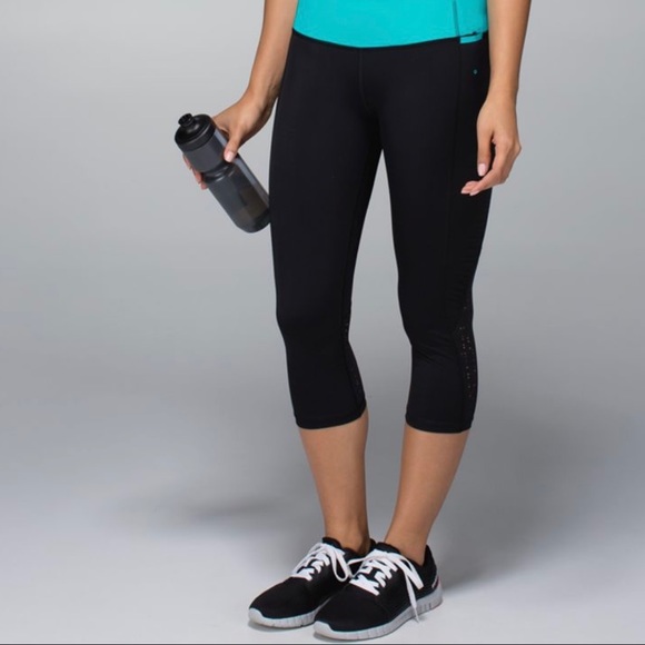 Lululemon Water Bound Crop - Picture 4 of 12